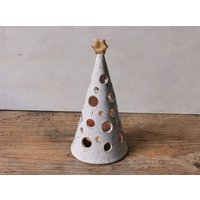 Weihnachtsbaum Kerzenhalter, Weiße Leuchte, Teelicht, Laterne Aus Keramik von IslaClayCeramics
