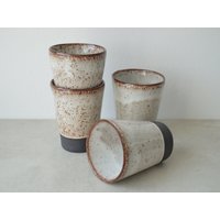 Weißer Keramikbecher, Tubler Für Männer, Steinzeugbecher, Handgetöpferte Keramik von IslaClayCeramics