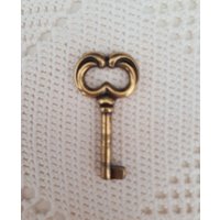 Die Einzigartige Messing Schlüssel Für Kleiderschrank Vintage Italien 1950Er Jahre Antike Schubladen Sammlerstück Home Dekorationen Rustikal von ItalyVintageDream