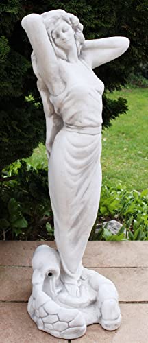 Deko Garten Figur Statue Frau als Wasserspeier Dekofigur Gartenskulptur Skulptur aus Beton Höhe 68 cm von JS Garten Deko