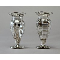 "Paar Silberfarbenes Overlay-Art-Glasvasen Mit Geriffeltem Rand [8709] von JudyFrankelAntiques