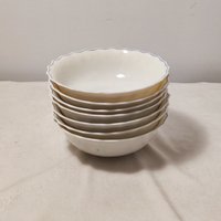 Aset Von Sieben Vintage Arcopal France Glas Suppenschüsseln, Opal Geschirr, Essgeschirr, Ersatz von Judycollections