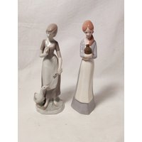 Zwei Porzellanfigur Mädchen, Statuen, Sammlerstücke, Dekorativ, Geburtstagsgeschenk, Valentinstagsgeschenk, Muttertagsgeschenk von Judycollections