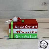 Grinch Weihnachten Mini Bücherstapel/Büchertablett/ Weihnachtliche Deko/Bücherstapel/ Grinch/ Whoville/ Bücherstapel von KCRusticDesignsCo