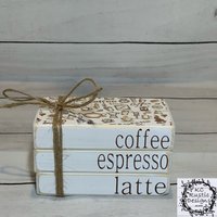 Kaffee Holz Buch Stapel/ Dekor/ Bar/ Bauernhaus/ Bündel/ Gestuftes Tablett Bücher von KCRusticDesignsCo