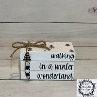 Weihnachten Mini Holz Bücherstapel/Winter Wonderland Bücher Stapel von KCRusticDesignsCo