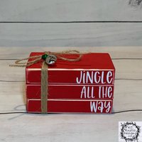 Weihnachts-Mini-Holz-Buchstapel/Jingle Den Ganzen Weg Gestuftes Tablett-Dekor Weihnachts-Holzbücher Buchbündel Weihnachtsdekor von KCRusticDesignsCo