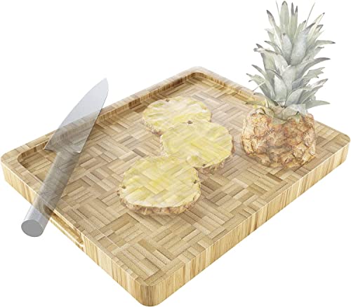KD Essentials XL Schneidebrett aus 100% FSC zertifiziertem Bambus – vielseitiges Holz Frühstücksbrettchen mit Saftrinne & Griffmulden (praktisches Küchen Gadget, smarter Küchenhelfer & Küchenbrett) von KD Essentials