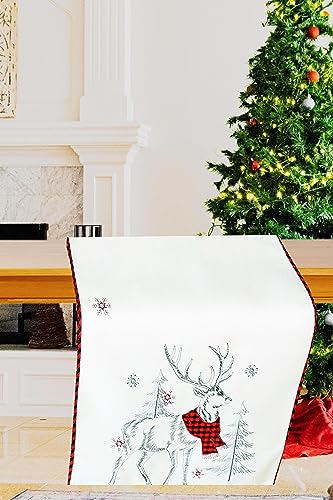 KAMACA Tischläufer 40x140 cm mit filigraner Stickerei Küche Esstisch Tisch Dekoration Eyecatcher in Herbst Winter Weihnachten (Rentier mit rotem Schal) von KAMACA