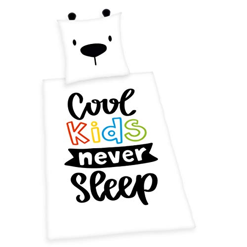 Herding Bettwäsche- Set Young Collection Cool Kids Never Sleep, Kopfkissenbezug 80x80cm, Bettbezug 135x200cm, Renforcé, mit Qualitäts-Reißverschluss von Klaus Herding GmbH