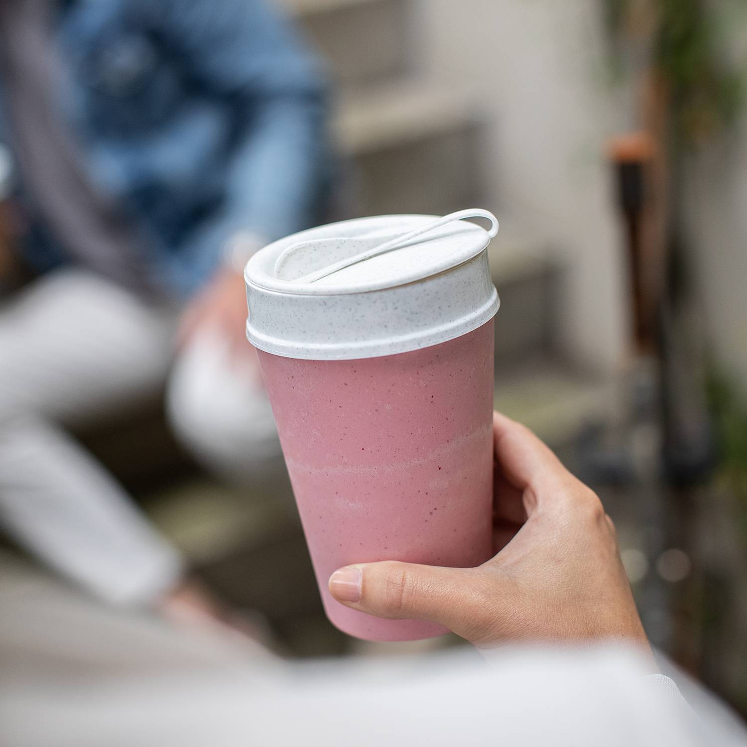 Becher mit Deckel Iso To Go von Koziol