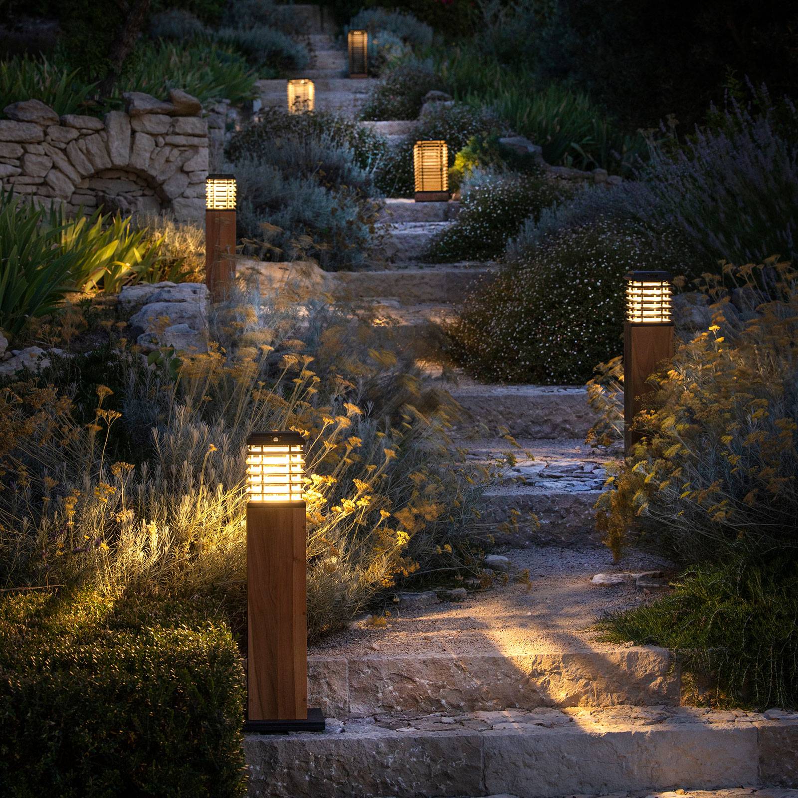 LED-Solarwegeleuchte Tekura, teak natur/grau von Les Jardins