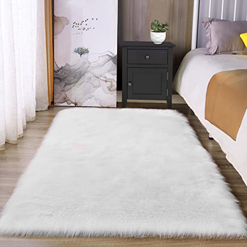 Latepis Teppich Weiß Waschbarer Teppich Shaggy Teppich 90x150 cm Teppich Schaffell Kunstfell Teppich Schlafzimmer Flauschig Wohnzimmerteppich von Latepis