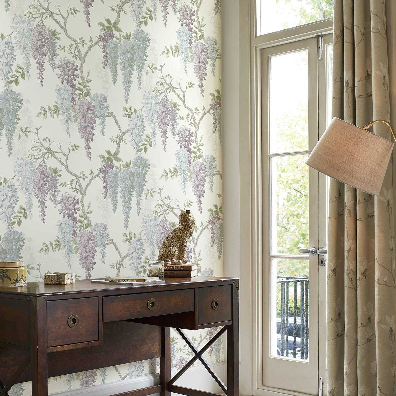 Vliestapete Wisteria Garden von Laura Ashley