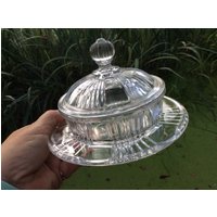 Vintage Gepresste Runde Glasbutterschale Mit Glasdeckel Streifen Und Glasknopf, Glasbehälter Für Marmeladen von Leonascollections