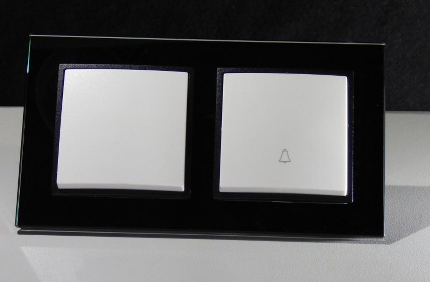Lichtideen Schalter 7966 Abelka Nuovo schwarz GLAS 1x Wechsel 1xTaster (Taster, Schalter, Anennendose, Steckdose mit USB lieferbar) von Lichtideen
