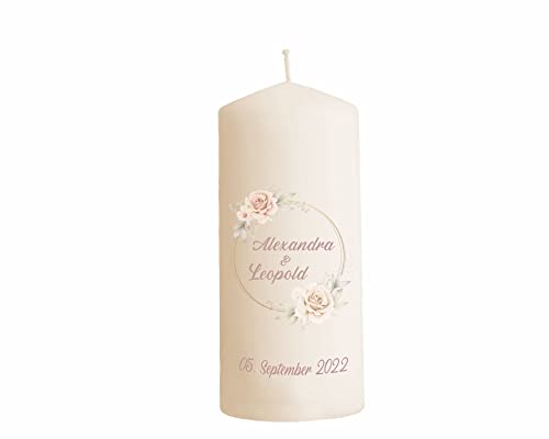 Livingstyle & Wanddesign Kerze zur Hochzeit mit Datum und Namen Blütenkranz Rosen, Hochzeitskerze creme, personalisierte Traukerze 7,9x20cm von Livingstyle & Wanddesign