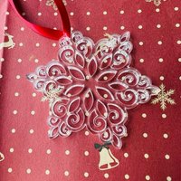 Atemberaubend Klare Schneeflocke Weihnachtsbaum Dekoration - Eis Acryl Christbaumkugel/Ornament Mit Rotem Satinband Zum Aufhängen Wunderschön von LovebyLaser