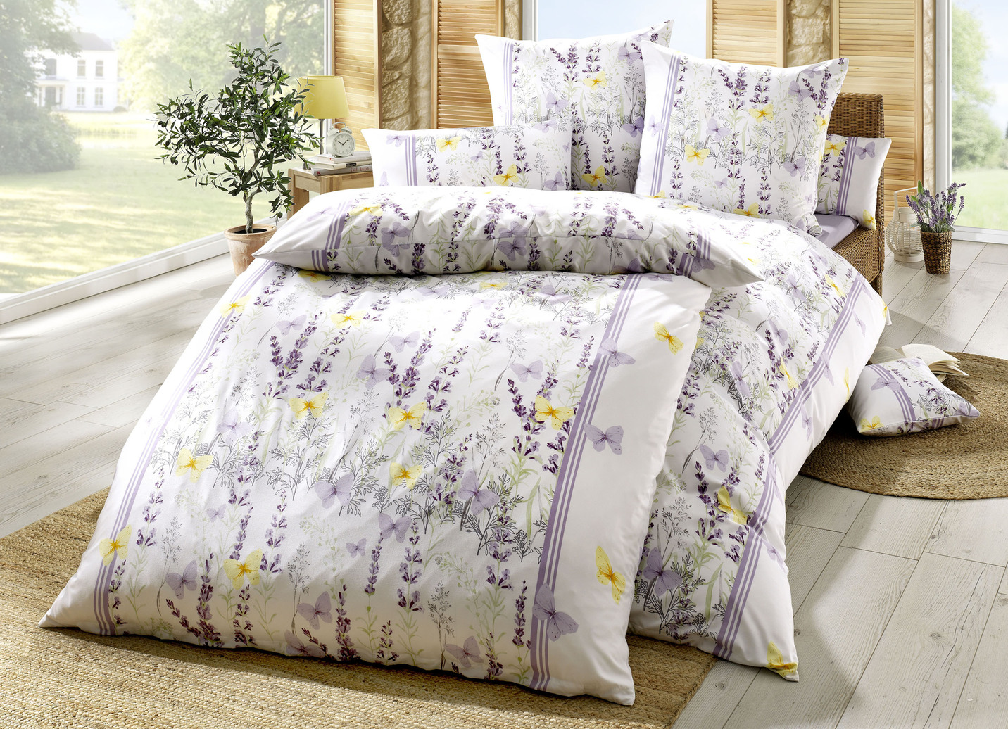 Bettwäsche-Garnitur mit farbenfroher Lavendelwiese, Größe 112 (80/80 cm + 135/200 cm), Lila von MESANA