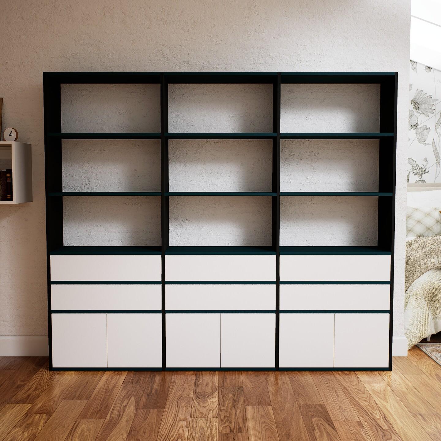 Wohnwand Weiß - Individuelle Designer-Regalwand: Schubladen in Weiß & Türen in Weiß - Hochwertige Materialien - 226 x 195 x 34 cm, Konfigurator von MYCS