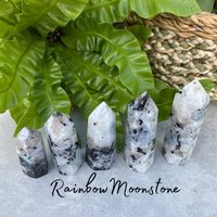 Regenbogen Mondstein Polierter Turm - Freistehend Edelstein Kristall von MontysRocks