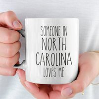 North Carolina Becher, Fern Geschenk Für Freund, Miss You Geschenk Freundin Tasse, Jemand in Nc Liebt Mich, Denk An Dich, Vermisse Dich von NuurGifts