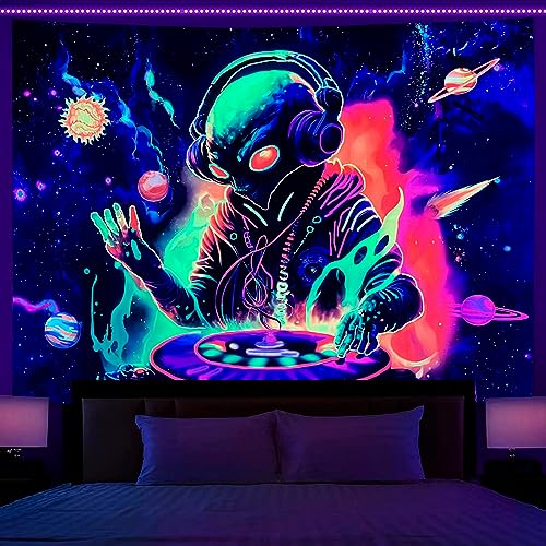 OSVINO Schwarzlicht Außerirdischer Wandteppich 150X200CM Tapisserie UV-reaktiv Außerirdischer DJing mit Kopfhörern Tapisserie Sonne Planet Poster Wandbehang für Schlafzimmer Wohnzimmer von OSVINO