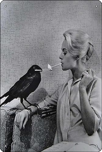 Oedrtqi Tippi Hedren having her cigarette lit by a crow on the set of The Birds Fotodruck, lustiges Metall-Blechschild für Zuhause, Küche, Bar, Zimmer, Garage, Dekoration, 20,3 x 30,5 cm von Oedrtqi