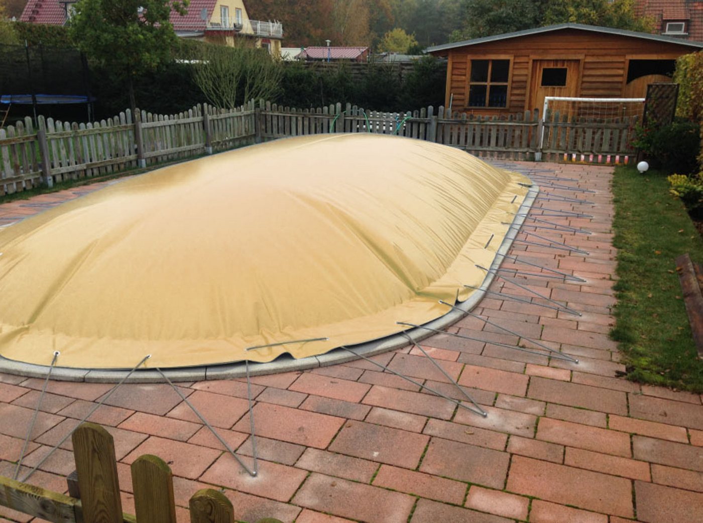 Paradies Pool Pool-Abdeckplane, Aufblasbare Abdeckplane AirCover" ovalform 5,00 x 11,00m sand" von Paradies Pool