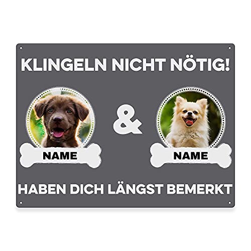 Hunde Schild personalisiert - Klingeln nicht nötig - Metallschild mit Foto und Name für außen, wetterfestes Türschild für Hundebesitzer - DIN A5-21 x 15 cm, zwei Tiere, grau von PfotenSchild