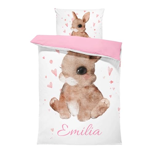 Pictogogo Personalisierte Baby Bettwäsche mit Hase 80 x 80 cm, Wählbare Unterfarbe aus Baumwolle, Kinderbettwäsche Mit Namen, Babybett Komplett Set Mit Reißverschluss, Oeko-TEX Standard 100 von Pictogogo