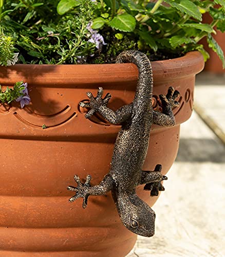 Pot Buddies Handgefertigte Gecko-Figur Pflanztopf Aufhänger – Dekorative hängende Gartendekoration – Blumen-Übertopf Figur von Potty Feet