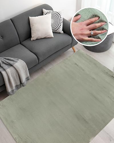 Qiyano Kurzflorteppich Moana Grün 120 x 180cm - Flauschiger Teppich Wohnzimmer & Schlafzimmer - Langlebig & Pflegeleicht - Florhöhe ca. 15mm von Qiyano