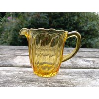 Vintage Golden Amber Swirl Glaskrug von RelicVintageUK