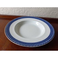 stand Mitte Des Jahrhunderts Blaue Und Weiße Vintage Silikon Porzellan Suppenschüssel von RelicVintageUK