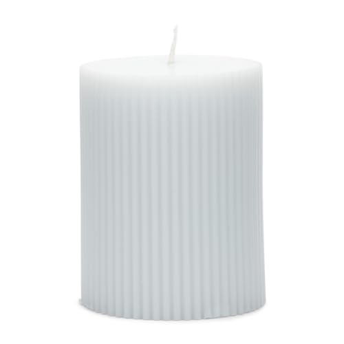 Rivièra Maison Stumpfe Kerze, Blau mit Rippen – stumpf klein 9 cm hoch – feine Rib Pillar Candle – Paraffin (ØxH) 7 x 9 cm von Rivièra Maison