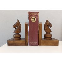 Paar Vintage Buchstützen Aus Holz Mit Pferdebüste Mid-Century Handgemachte Schachfigur Pferdefiguren von SRSantander