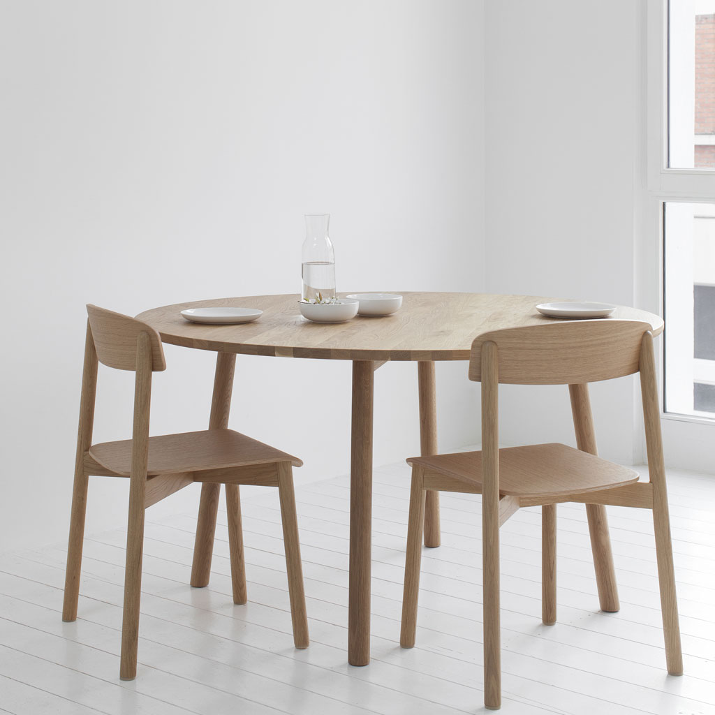 Sattmann - Profile Table Round - runder Tisch aus Holz in Esche/Eiche von STATTMANN