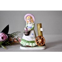 Vintage Biskuit Porzellan Figur Mädchen Mit Korb Und Blumen Home Dekor von SekulidisAntiques