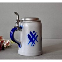 Vintage Deutschland Keramik Bierkrug Rustikales Dekor Wohndekor Bierporringer Mit Zinkdeckel von SekulidisAntiques