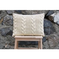 Zopfmuster Kissenbezug, Rustikaler Häkelkissenbezug, Beige Melanj von SenamonAccessories