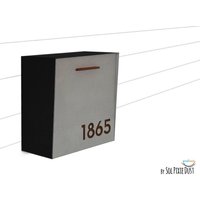 Briefkasten Mit Beton Gesicht | Tür, Schwarzer Aluminium Körper Und Braune Acryl Nummer, Modern Style Custom Mailbox, Wandmontierte Typ 1 von SolPixieDust