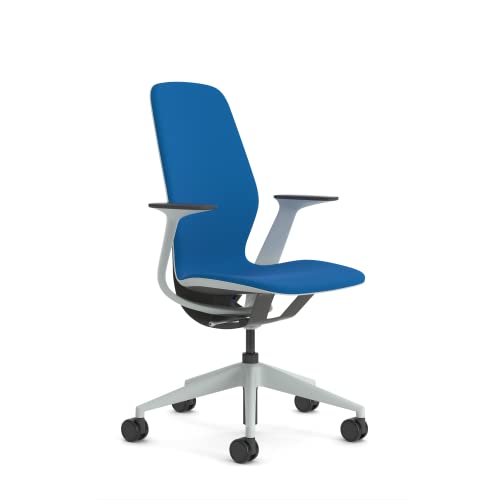 Steelcase Silq Ergonomischer, höhenverstellbarer Stuhl mit Möwengrau/Karbon Metallic Rückenlehne und Königsblau Bezug von Steelcase