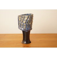 Vase. Schwarz-Blaue Ikebana/Knospe Handgemachte Scheibe Studiokeramik. G1809 Stevakeramik von StevaCeramics