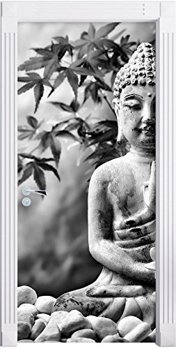 Monocrome, Buddha auf Steinen mit Monoi Blüte in der Hand als Türtapete, Format: 200x90cm, Türbild, Türaufkleber, Tür Deko, Türsticker von Stil.Zeit