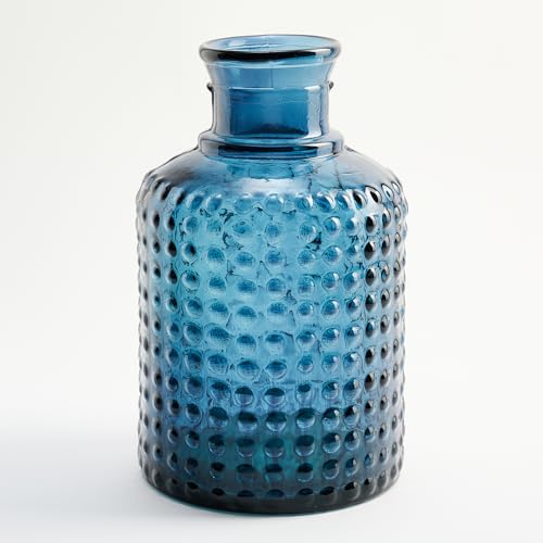 THE GLASS COMPANY Mittelgroße Flasche aus recyceltem Glas mit Relief-Punkt-Design - Kleine handgefertigte Glaskaraffe im mediterranen Stil für Dekoration als Vase oder Vase (Marineblau) von THE GLASS COMPANY