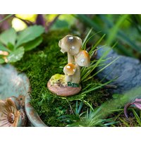 1Pc Miniatur-Fee Kleiner Frosch Unter Pilz-Fee-Gartenbedarf & Zubehör Terrarium Figuren von TizzleByTizzle