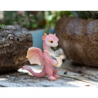 Miniatur-Fee Kleine Rosa Drachen Figuren Mutter Tragen Baby Fee Gartenbedarf & Zubehör Terrarium von TizzleByTizzle