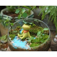 Miniatur-Fee-Kleiner Frosch, Der Lotus-Blatt Tierfigurines Fairy Garten-Versorgungsmaterial-U.ä.-Terrarium-Figuren Hält von TizzleByTizzle