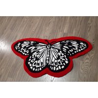 Handgetufteter Schmetterling Teppich | Handgeknüpfter Mädchenzimmer Rot Schwarz Weißer One Of A Kind Home Geschenk von ToughtuftsbyMoe